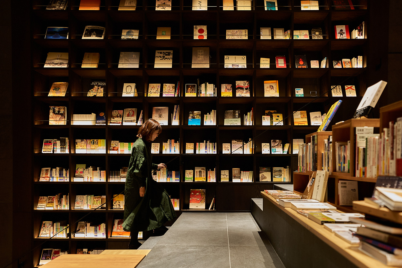 BOOK本屋の中を旅する